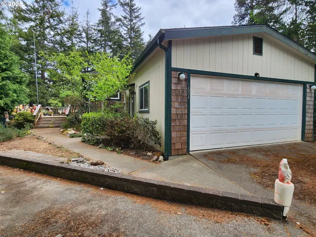 $325,000 | 1634 Idaho Street, Port Orford, OR 97465