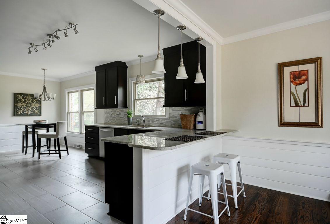 310 Sweetbriar Road Greenville, SC 29615 - Photo 11 of 36 Gallery Image 11