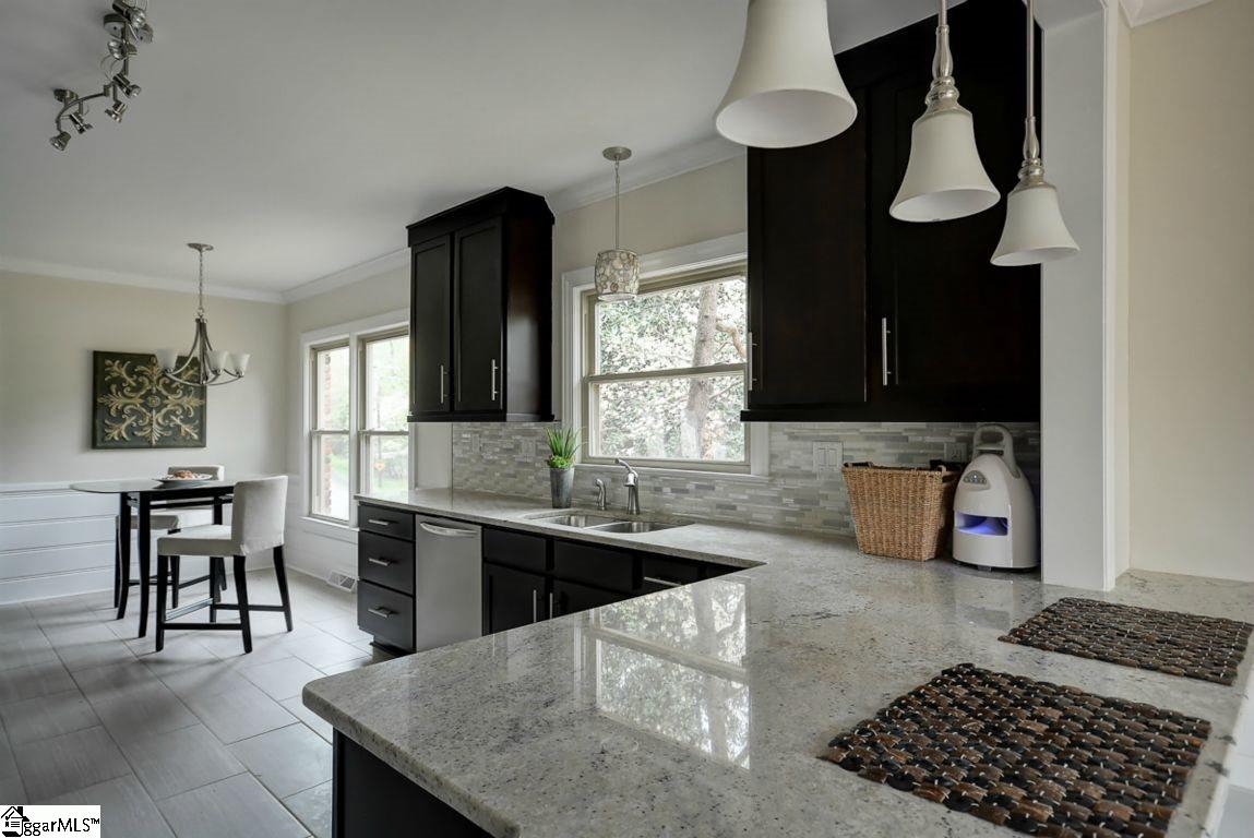 310 Sweetbriar Road Greenville, SC 29615 - Photo 12 of 36 Gallery Image 12