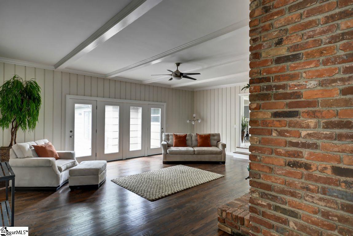 310 Sweetbriar Road Greenville, SC 29615 - Photo 4 of 36 Gallery Image 4