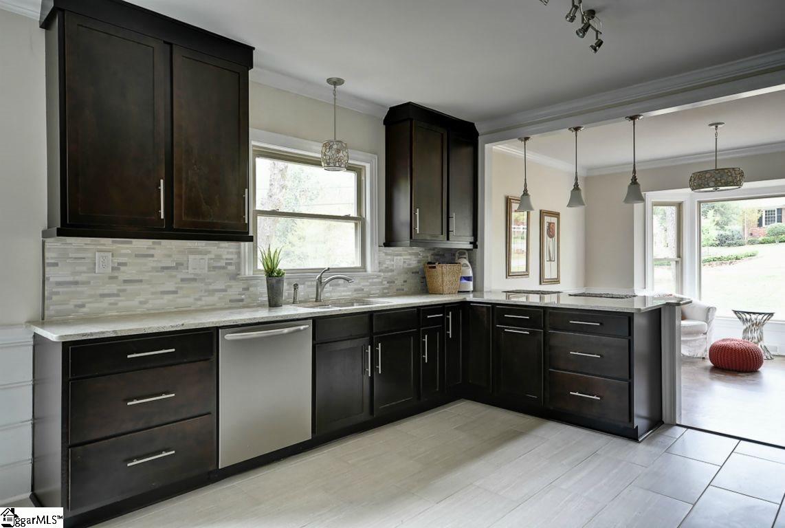 310 Sweetbriar Road Greenville, SC 29615 - Photo 10 of 36 Gallery Image 10