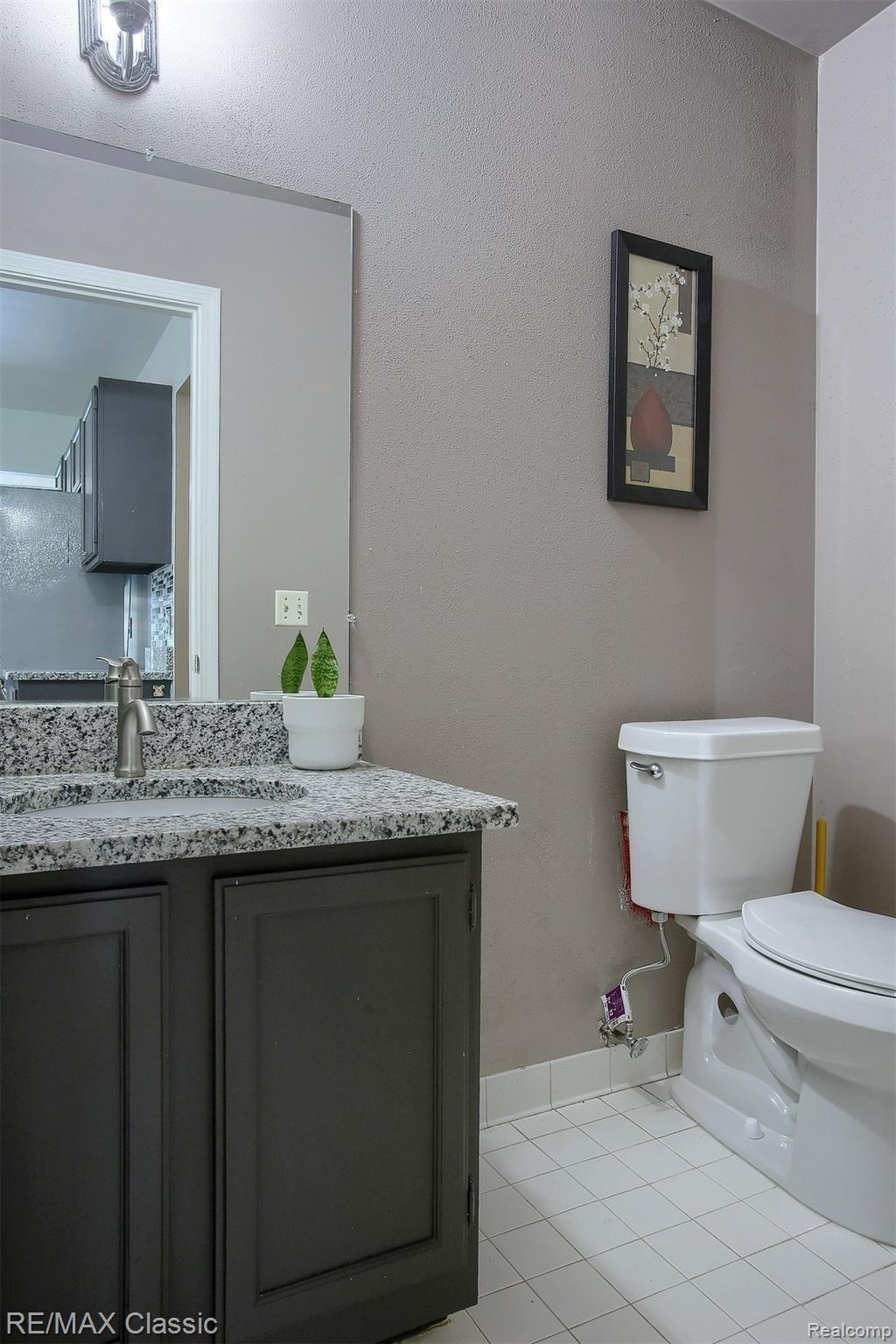 500 Kentucky Drive Rochester, MI 48307 - Photo 10 of 30 10-Half-Bath.jpg