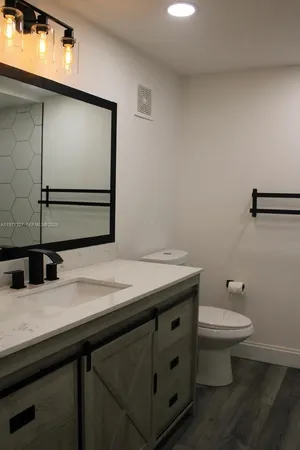 $2,400 | 210 Lakeview Drive, Unit 306, Weston, FL 33326