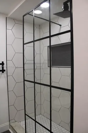 $2,400 | 210 Lakeview Drive, Unit 306, Weston, FL 33326