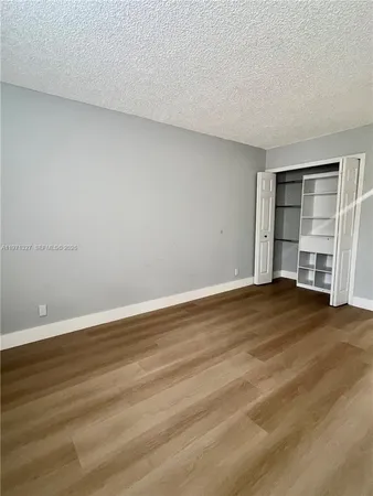 $2,400 | 210 Lakeview Drive, Unit 306, Weston, FL 33326