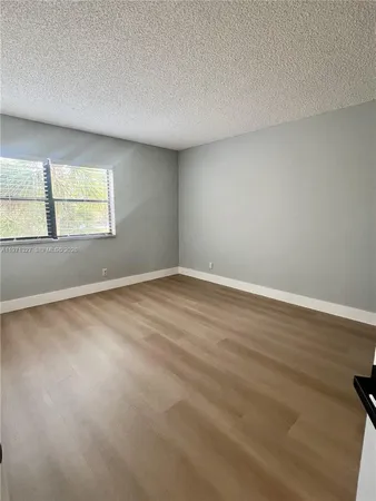 $2,400 | 210 Lakeview Drive, Unit 306, Weston, FL 33326