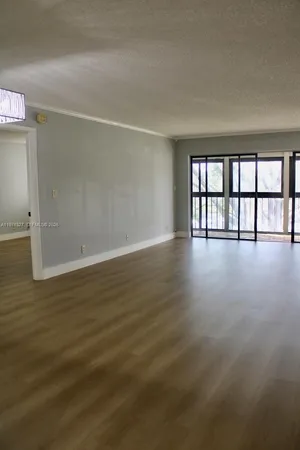 $2,400 | 210 Lakeview Drive, Unit 306, Weston, FL 33326