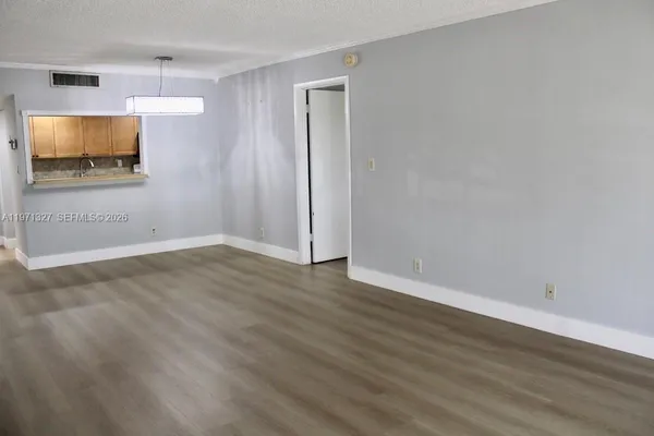 $2,400 | 210 Lakeview Drive, Unit 306, Weston, FL 33326