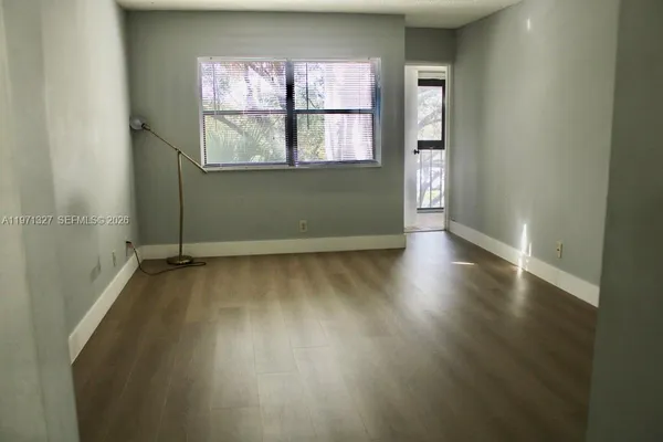 $2,400 | 210 Lakeview Drive, Unit 306, Weston, FL 33326