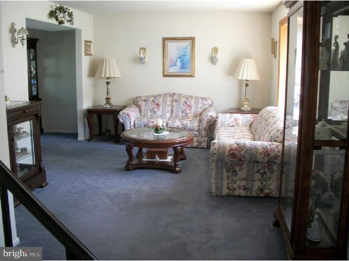 2513 Valley View Road Bensalem, PA 19020 - Photo 3 of 25 Living Room