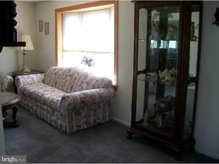 2513 Valley View Road Bensalem, PA 19020 - Photo 4 of 25 Living Room
