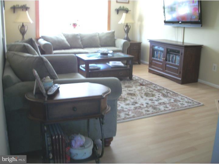 2513 Valley View Road Bensalem, PA 19020 - Photo 5 of 25 Family Room