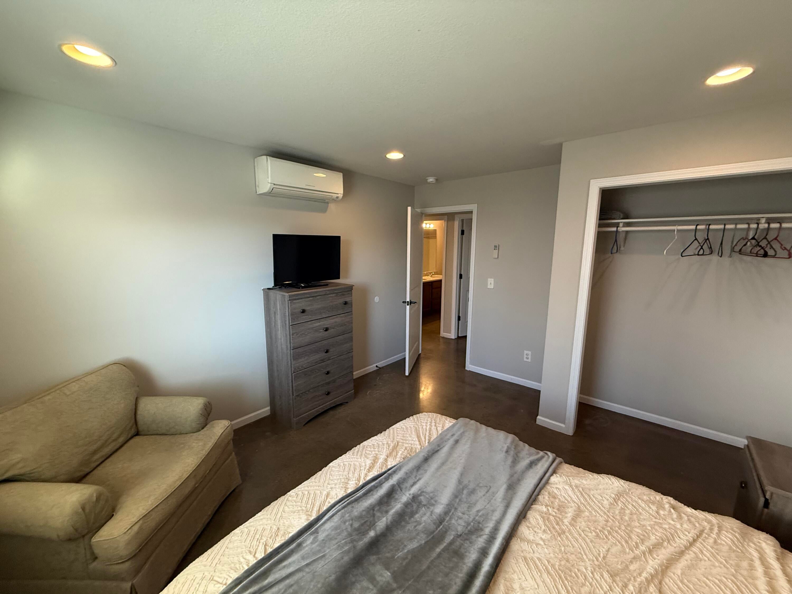 1409 Paris Road, Unit 101 Columbia, MO 65201 - Photo 13 of 26 IMG_4586