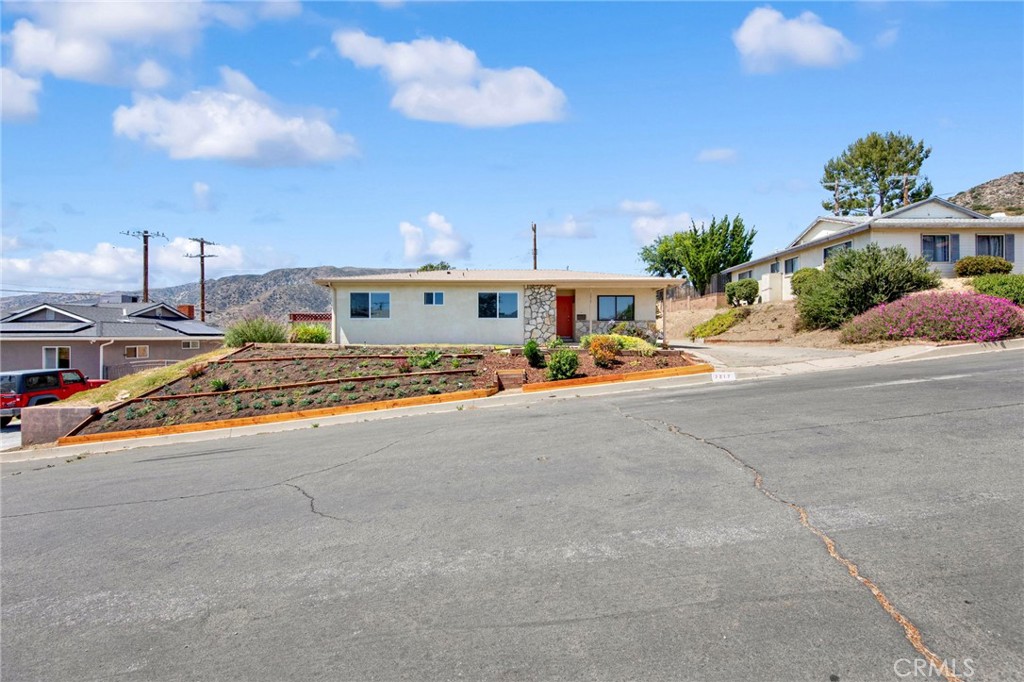 7217 Lonzo Street Tujunga, CA 91042 - Photo 4 of 29