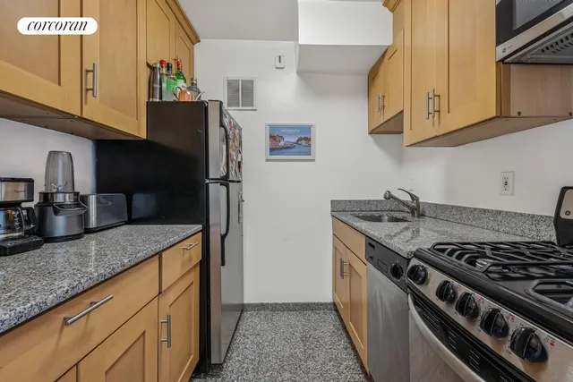 $729,000 | 200 East 58th Street, Unit 10F | Midtown East