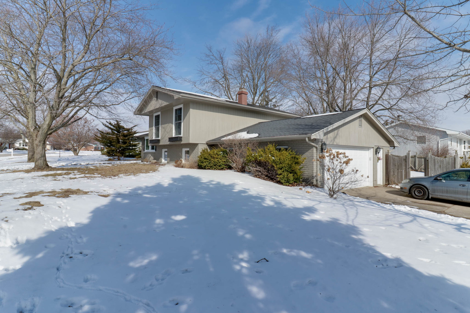 208 Hammitt Drive Normal, IL 61761 - Photo 2 of 49