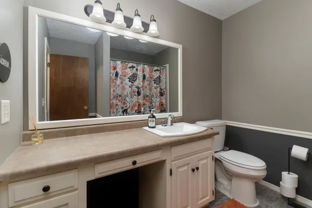 $305,000 | 208 Hammitt Drive, Normal, IL 61761