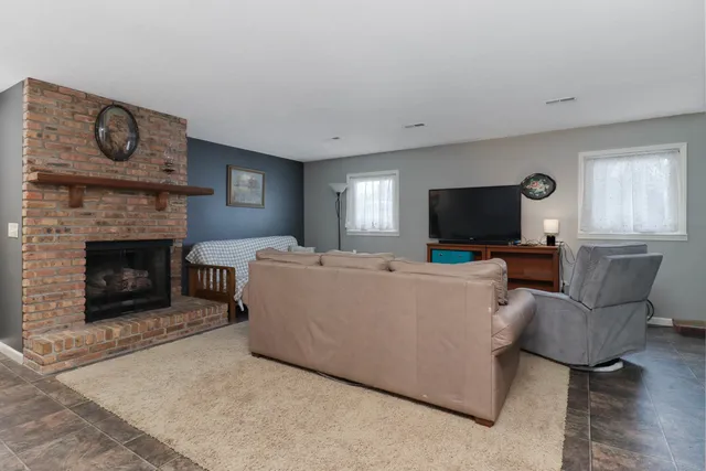 $305,000 | 208 Hammitt Drive, Normal, IL 61761