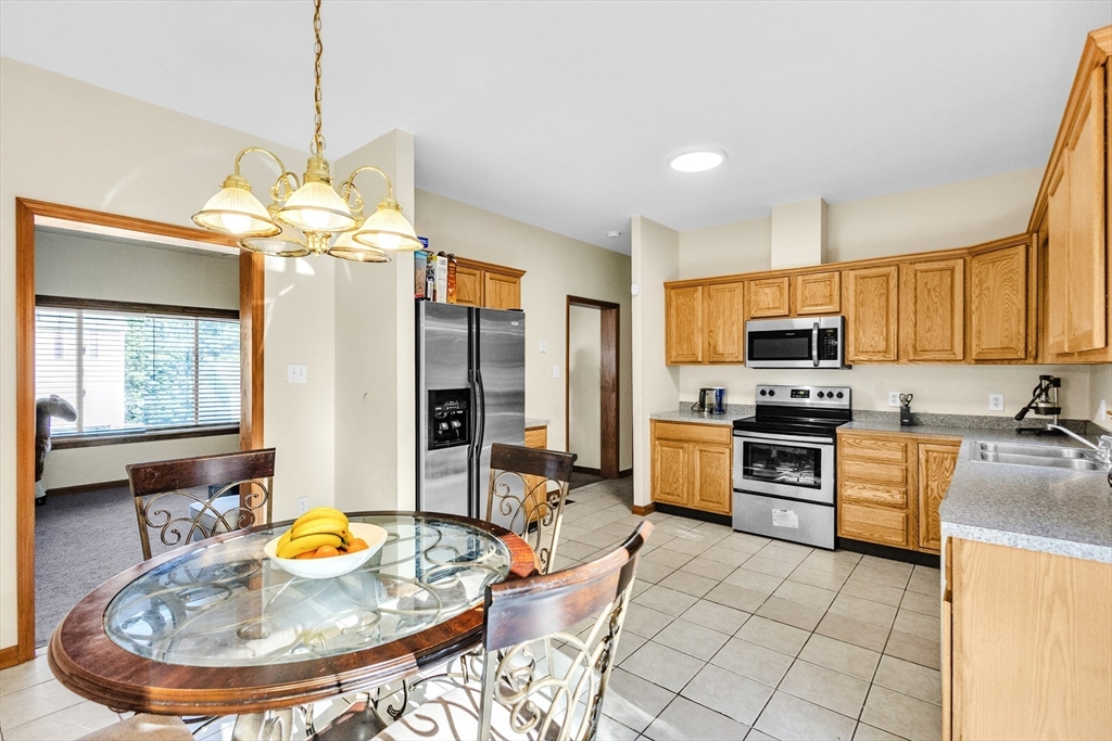 21 Arrowsic Street Worcester, MA 01606 - Photo 5 of 25