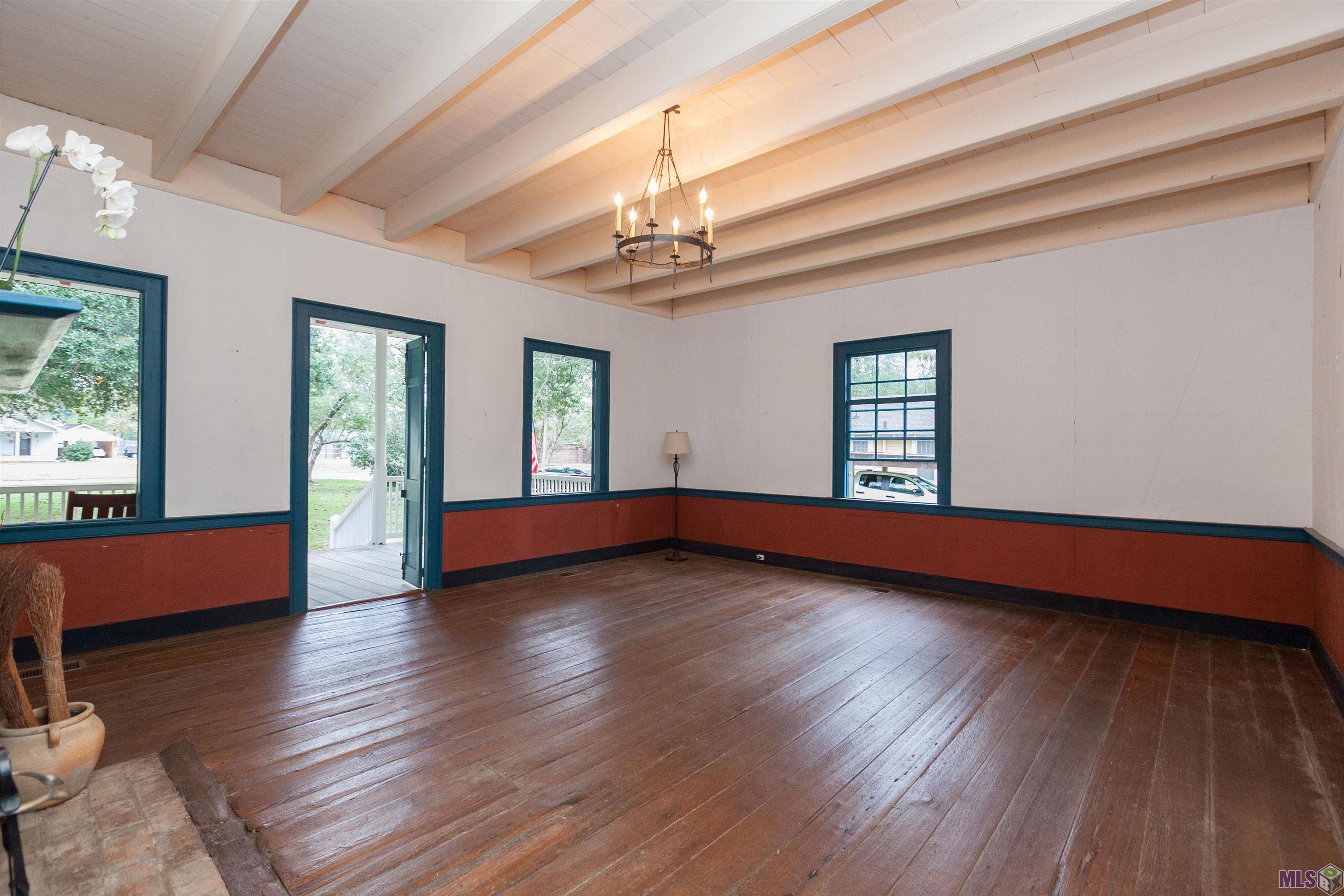 5544 Highland Road Baton Rouge, LA 70808 - Photo 8 of 24 Living Room