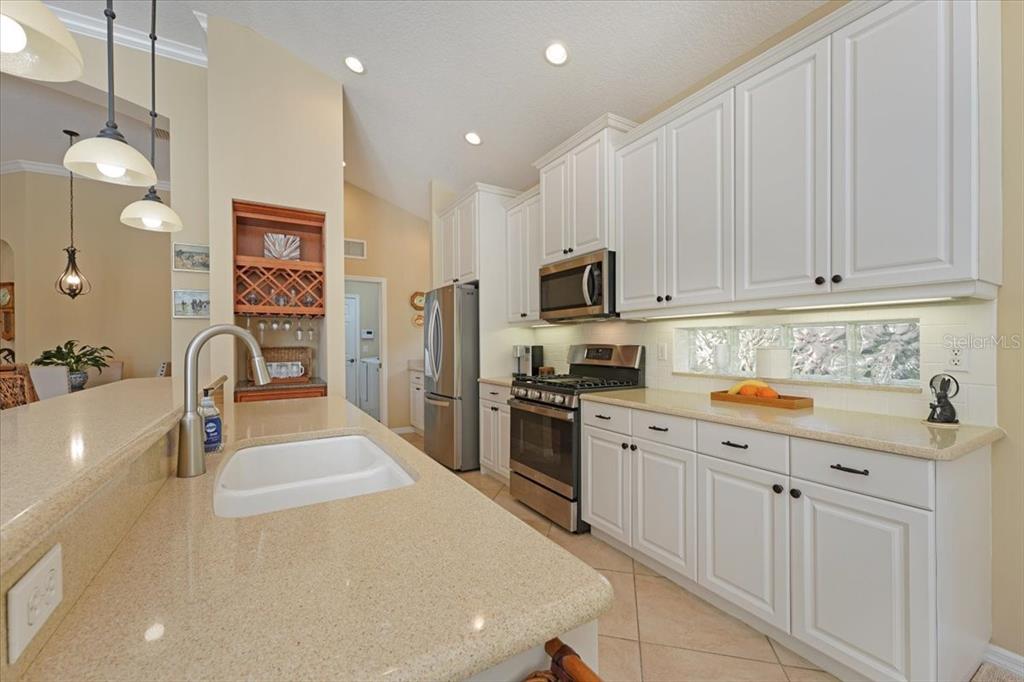 12708 Stone Ridge Place Lakewood Ranch, FL 34202 - Photo 12 of 54 Gallery Image 12
