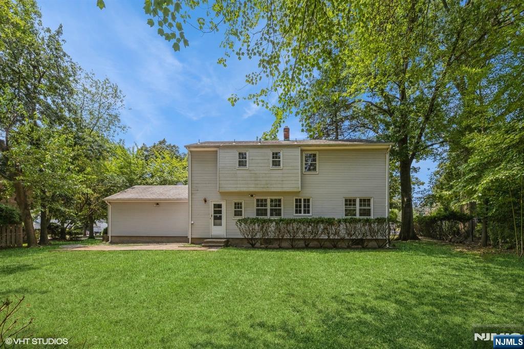 275 Taft Court Paramus, NJ 07652 - Photo 4 of 40