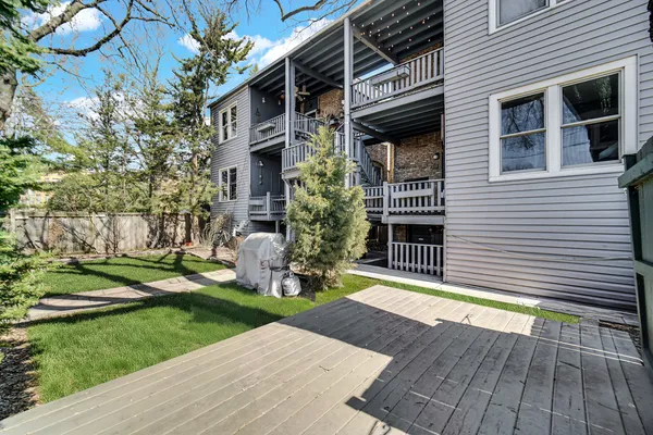 $299,900 | 431 South East Avenue, Unit 1N, Oak Park, IL 60302