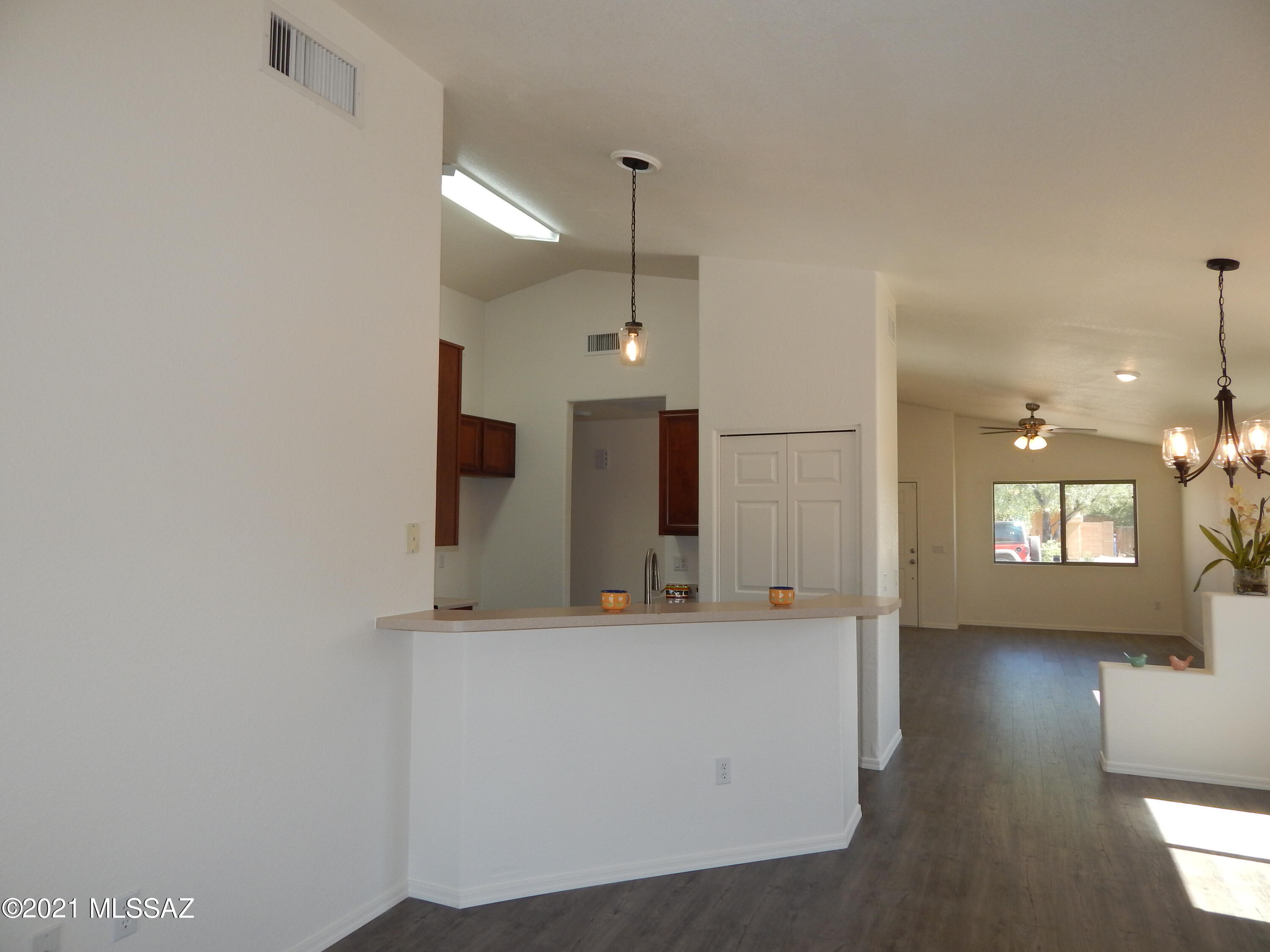 2340 West Golden Hills Road Tucson, AZ 85745 - Photo 9 of 45