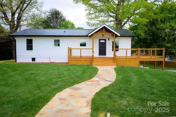 $375,000 | 94 Breezy Knob Road, Franklin, NC 28734