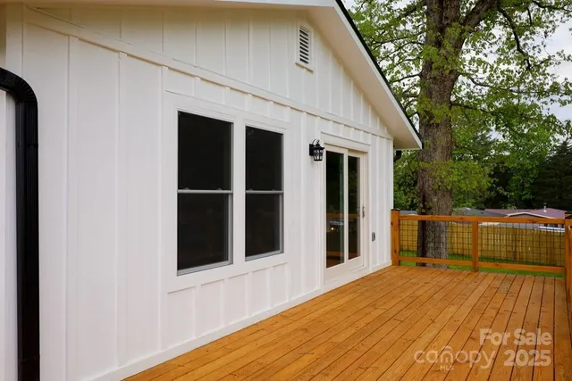 $399,000 | 94 Breezy Knob Road, Franklin, NC 28734