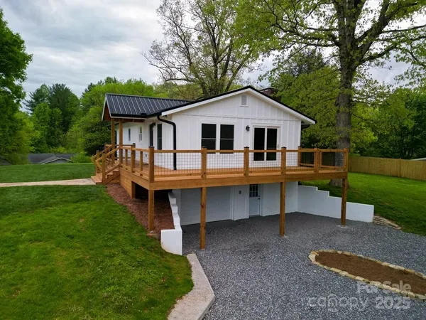 $375,000 | 94 Breezy Knob Road, Franklin, NC 28734