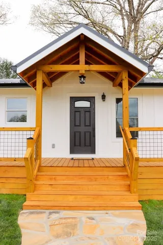 $399,000 | 94 Breezy Knob Road, Franklin, NC 28734