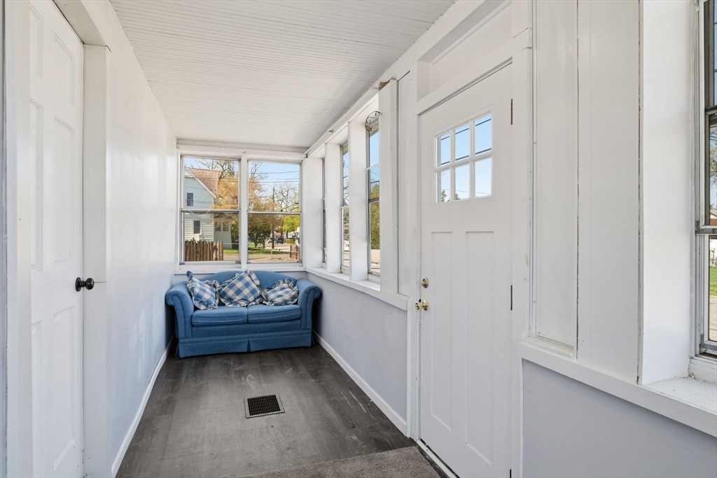 25 Victoria Street Springfield, MA 01104 - Photo 6 of 42 Gallery Image 6