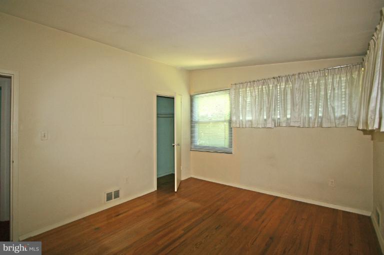 1086 Ruatan Street Silver Spring, MD 20903 - Photo 2 of 17 Bedroom 3 view 1