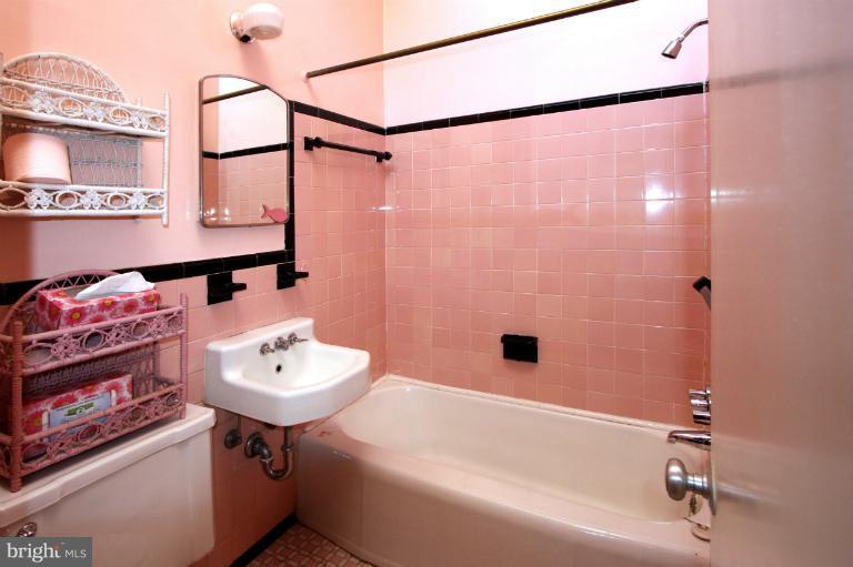 1086 Ruatan Street Silver Spring, MD 20903 - Photo 16 of 17 Full Bath