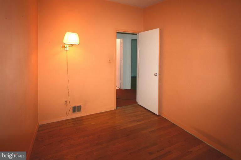 1086 Ruatan Street Silver Spring, MD 20903 - Photo 5 of 17 Bedroom 1 view 1