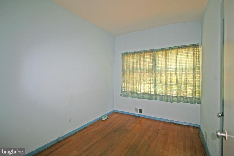 1086 Ruatan Street Silver Spring, MD 20903 - Photo 6 of 17 Bedroom 2 view 1