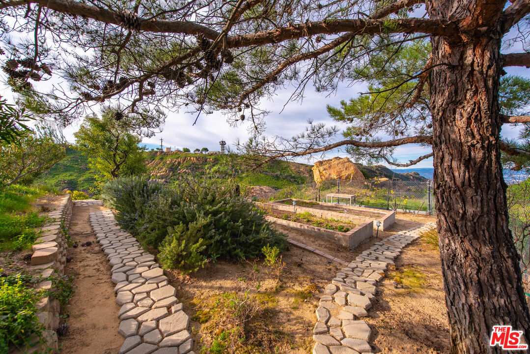 501 Sadie Road Topanga, CA 90290 - Photo 35 of 42