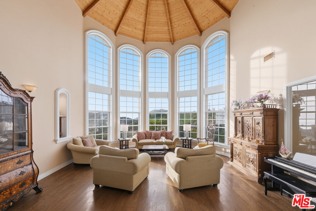 501 Sadie Road Topanga, CA 90290 - Photo 10 of 42