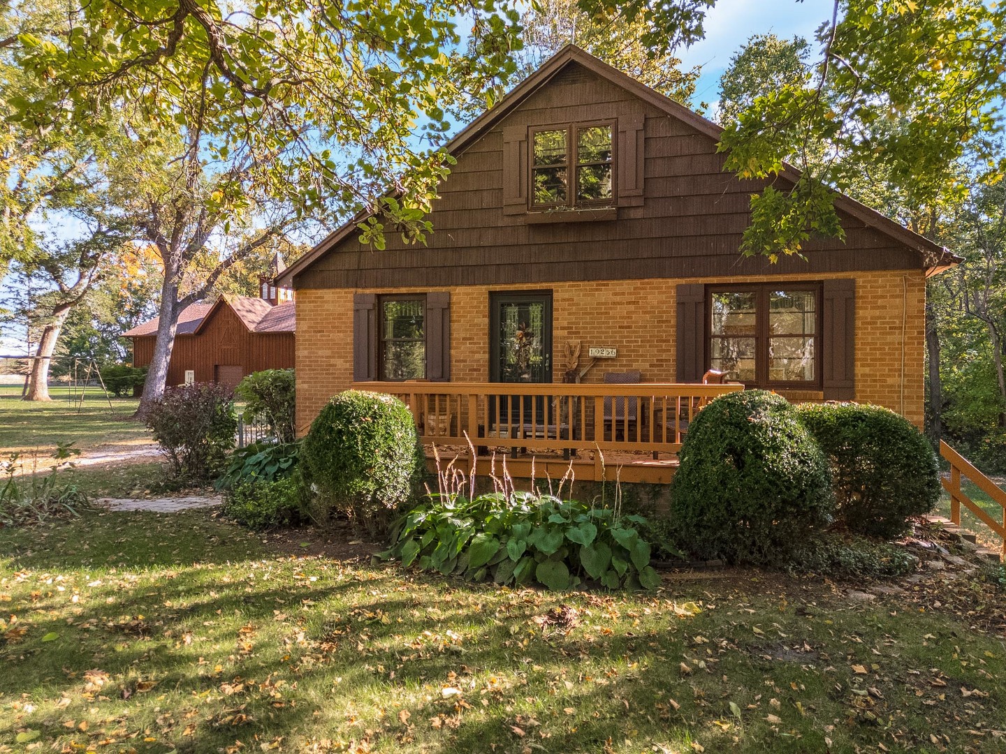 19256 1330 E Road Pontiac, IL 61764 - Photo 2 of 36 a front view of a house with garden