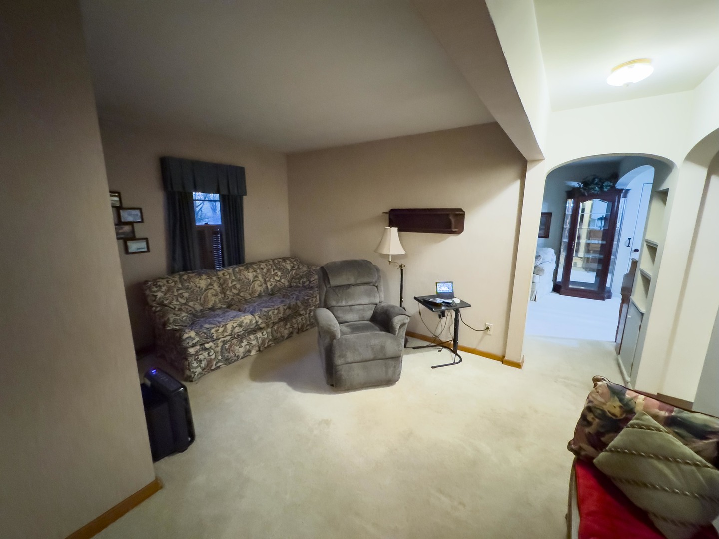 19256 1330 E Road Pontiac, IL 61764 - Photo 24 of 36 a living room with furniture and a couch