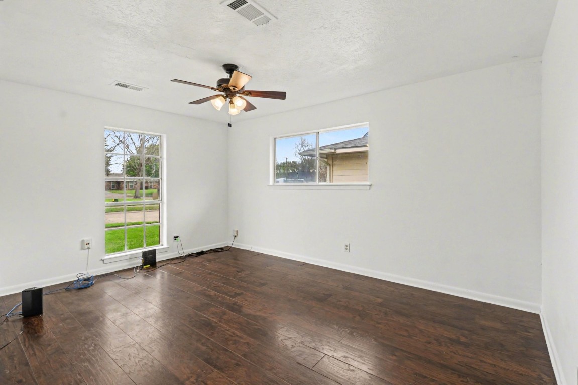 3706 Rena Jane Lane Pasadena, TX 77503 - Photo 6 of 25 Living room