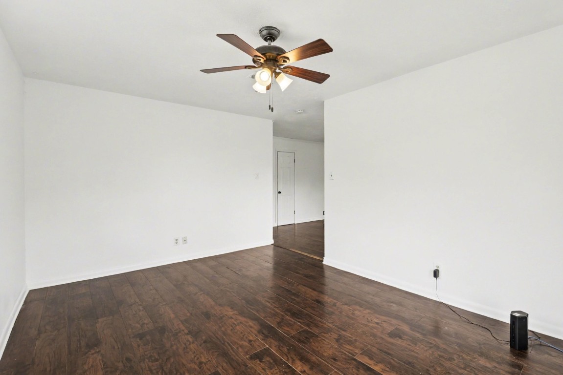 3706 Rena Jane Lane Pasadena, TX 77503 - Photo 7 of 25 Living room