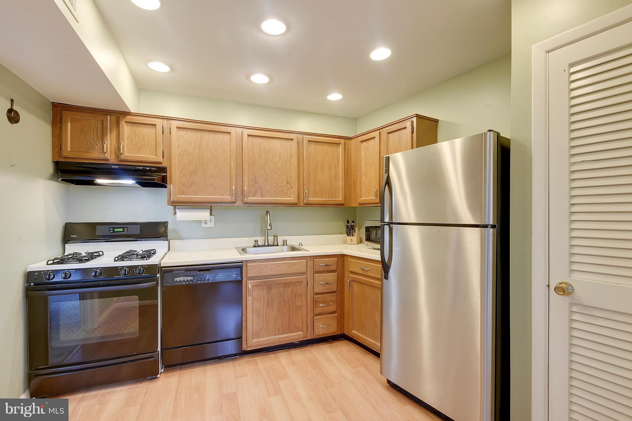 2507 Baltimore Road, Unit 4 Rockville, MD 20853 - Photo 9 of 30 Kitchen