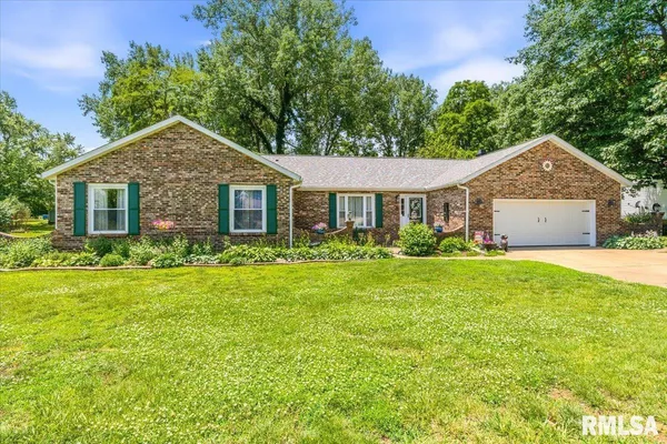 $300,000 | 23751 Homestead Lane, Athens, IL 62613