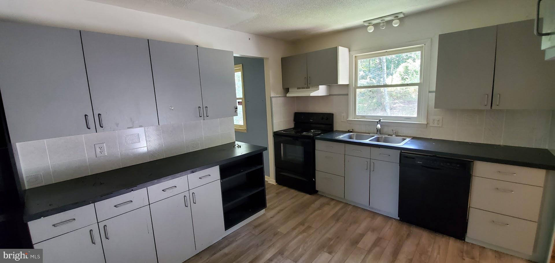 1834 Ungers Store Road Berkeley Springs, WV 25411 - Photo 6 of 31 kitchen
