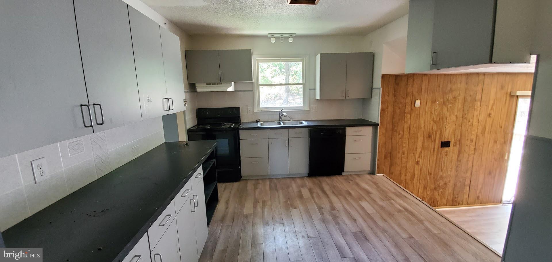 1834 Ungers Store Road Berkeley Springs, WV 25411 - Photo 7 of 31 kitchen