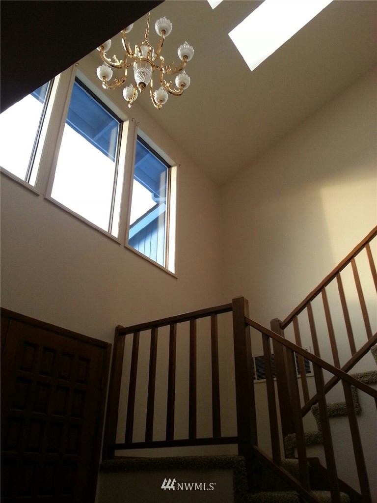 17822 163rd Place Southeast Renton, WA 98058 - Photo 3 of 16 Gallery Image 3