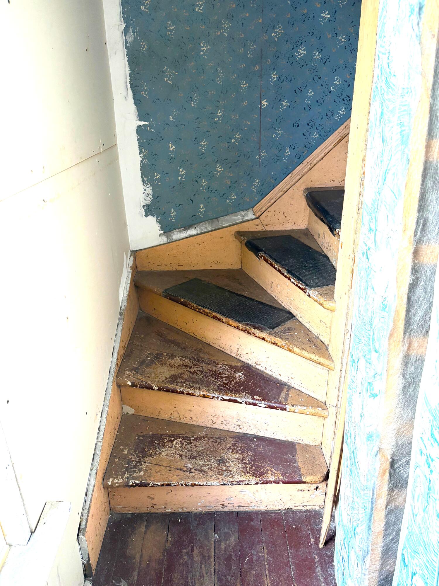 211 Maple Street Manistee, MI 49660 - Photo 23 of 40 Back servant stairway to upper level
