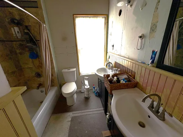 $209,000 | 211 Maple Street, Manistee, MI 49660